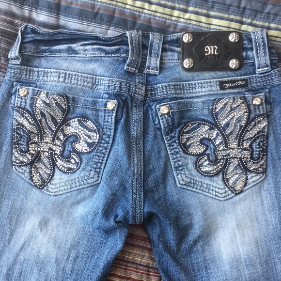 Miss Me Fleur De Lis Rhinestone Distressed Patches Straight Leg Jeans size 26 - Picture 5 of 13